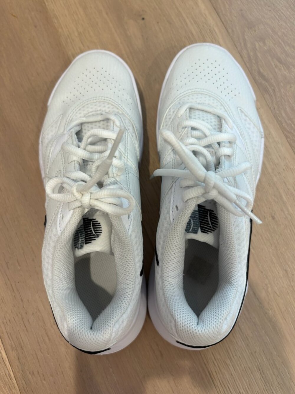 NikeCourt Lite 4 Women's Size 7 Tennis Shoes Great Condition - Picture 6 of 10